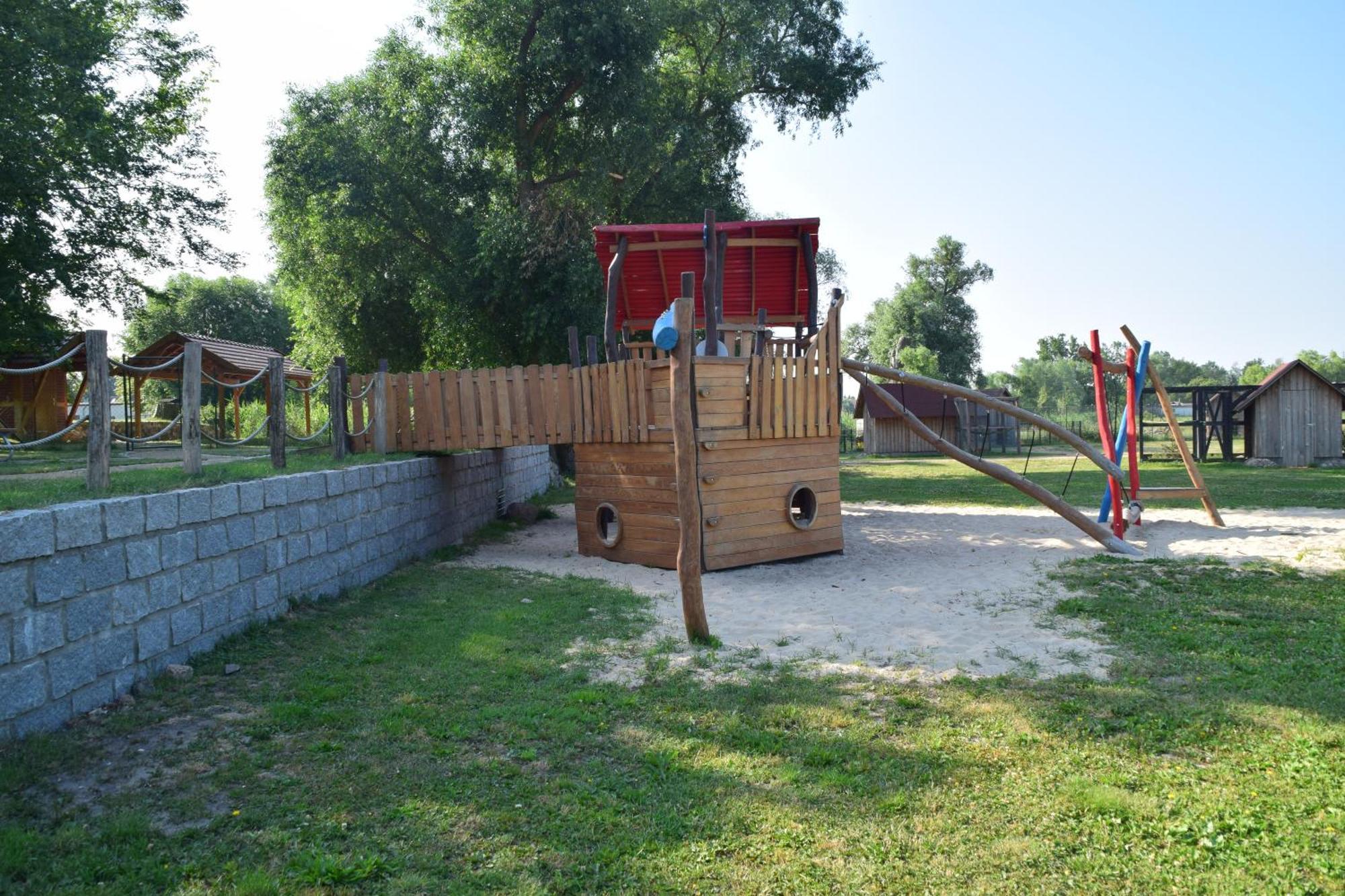 Land-gut-Hotel Seeblick Klietz Exterior foto